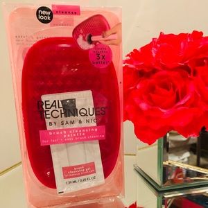 Real Techniques Brush Cleansing Palette